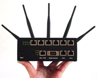 Illustration for article titled Slurpr Wi-Fi Box Sucks Up Six Signals for Super Broadband